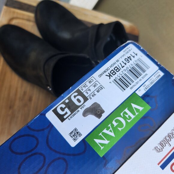 NIB - Skechers Vegan Wedge Booties - Picture 4 of 6